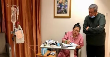 SBY Rela Tidur di Sofa Demi Dampingi Ani Yudhoyono di Rumah Sakit