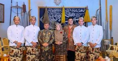 Ivan Gunawan Kenalkan Fashion Muslim ke Keraton Cirebon