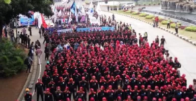 Hari Buruh, Polisi Kawal Ribuan Buruh Bekasi ke Jakarta