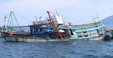 Menteri Susi Unggah Video Penenggelaman Kapal Pencuri Ikan