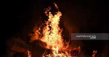 Pertama di Dunia, Prosesi Pembakaran Patung Buddha di Mojokerto