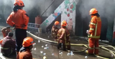 Kebakaran Hebat Melanda Pasar Kosambi, 35 Kios Ludes Terbakar