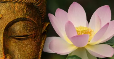 Hari Raya Waisak, Makna Bunga Teratai yang Ada di Simbol Buddha