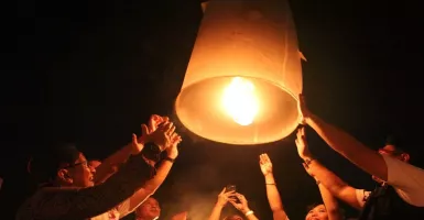 Ribuan Lampion Waisak Diterbangkan di Candi Borobudur