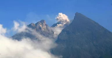 Lagi, Gunung Merapi Luncurkan Guguran Lava Sejauh 450 Meter