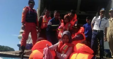 150 Penumpang Dievakuasi, Kapal Penyeberangan Lombok-Bali Kandas