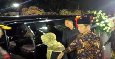 Presiden Jokowi Melayat ke Rumah Duka Ani Yudhoyono di Cikeas