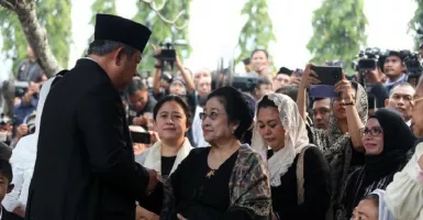 Megawati dan SBY Salaman di TMP Kalibata, Ini yang Dibicarakan
