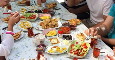 Sunnah untuk Makan Pagi Sebelum Salat Idul Fitri