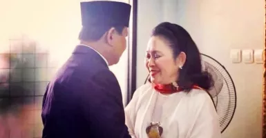 Foto Mesra Prabowo dan Titiek Soeharto Berlebaran Bersama