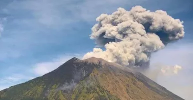 Gunung Agung Erupsi, Aktivitas Penerbangan Tetap Lancar