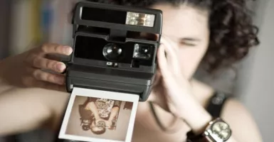 Kamera Polaroid Masih Digemari, Ini Kiat Dapatkan Foto Menawan