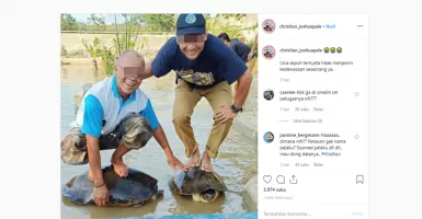 Viral, Dua Kepala Dinas di Lampung Foto Menginjak Kura-kura