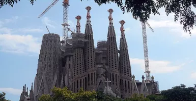 Rumah Ibadah LA Sagrada Familia 137 Tahun Berdiri Tanpa IMB
