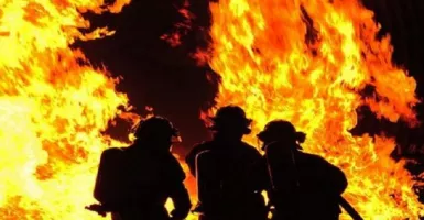 Kebakaran Pabrik Korek Gas, Polisi Evakuasi Korban meninggal