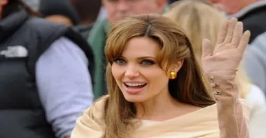 Angelina Jolie Jadi Editor di Majalah Time