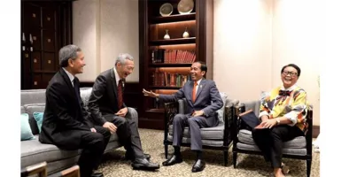 KTT ASEAN: PM Singapura dan Jokowi Tertawa Lepas, Bahas Apa?
