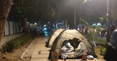 Pencari Suaka Afghanistan Dirikan Tenda di Trotoar Kebon Sirih