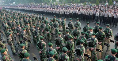 Soal Naik Gaji, Polri Minta 100%, TNI : Rakyat Sejahterakan Dulu