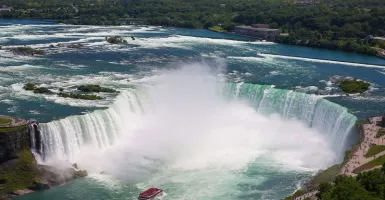 Ajaib, Pria Ini Selamat Setelah Jatuh di Air Terjun Niagara