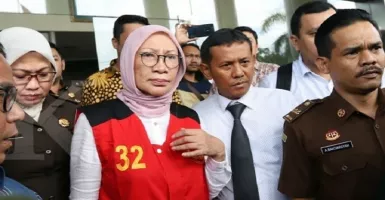 Ratu Hoax Ratna Sarumpaet Divonis 2 Tahun Penjara