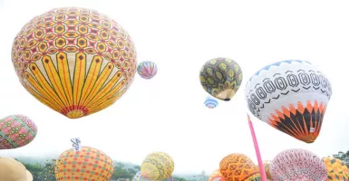 Warna-warni Balon Udara di Langit Wonosobo