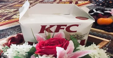 Wanita Malaysia Ini Diberi Hantaran Ayam KFC Saat Tunangan