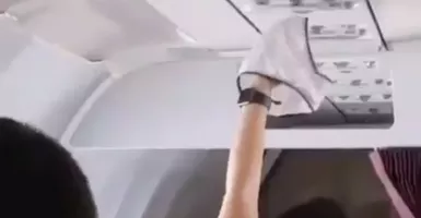 Wanita Terekam Keringkan Celana Dalam di Ventilasi Udara Pesawat!