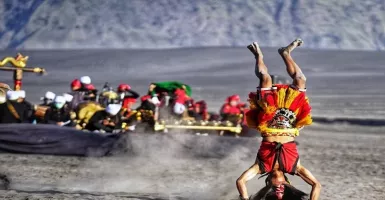 Upacara Adat Suku Tengger di Bromo, Menarik Bagi Wisatawan