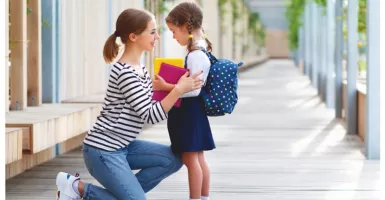 5 Alasan Pentingnya Orang Tua Antarkan Anak Hari Pertama Sekolah