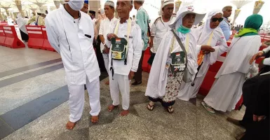 Ternyata Jamaah Haji Indonesia Sering Kelupaan Alas Kaki