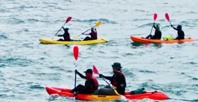 Seru! Turis Singapura Susur Pulau di Bintan Gunakan Kayak