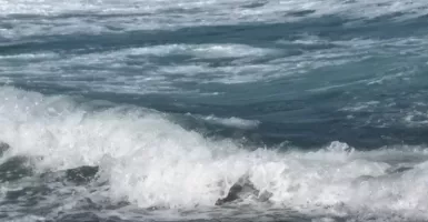 Waspada, Gelombang Laut Banda Timur Naik Setinggi 4 Meter