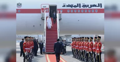 Jokowi Senyum Lebar Sambut Putra Mahkota Uni Emirat Arab