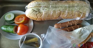 Giant Hotdog, Sensasi Rasa Timur dan Barat dalam Satu Piring
