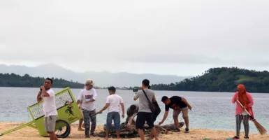 Aksi Bersih Pantai untuk Tarik Wisatawan
