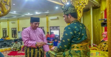 Tepuk Tepung Tawar Tradisi Upacara Adat Melayu Riau