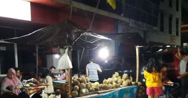 Durian Murah di Pasar Buah Malam Manado