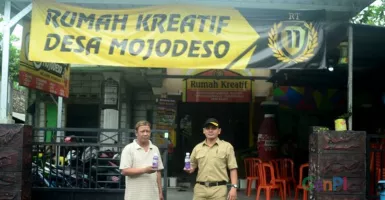 Adib Sulap Limbah Batik jadi Cat Tembok