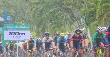 Tour de Bintan, Peserta Berlomba di Bawah Guyuran Hujan