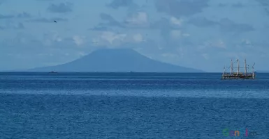 Menatap Pesona Anak Krakatau dari Bibir Pantai Tanjung Lesung
