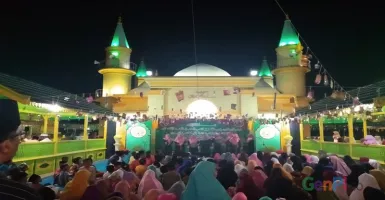 Unik! Tradisi Gantung-Gantung pada Perayaan Isra Miraj di Penyengat