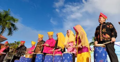 Tari Mokambu dan Pemukulan Gimba Awali Festival Teluk Tomini 2019