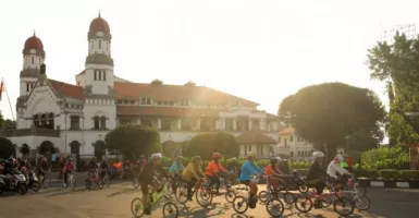 Hari Kartini, Ganjar Ajak Istri Dan Ratusan Perempuan Bersepeda