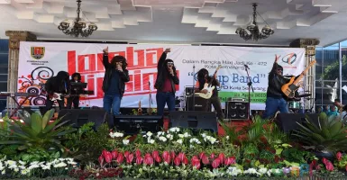 Bon Jovi dan Axl Rose, Nge-Rock di Balaikota Semarang