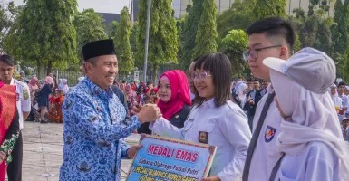 Hardiknas di Riau, Siswa dan Guru Berprestasi Dapat Penghargaaan
