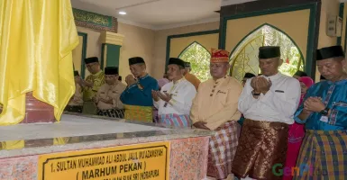 Jelang Ramadhan, Pejabat Riau Ziarah Makam Sultan Siak