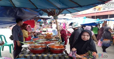 Berburu Kuliner Buka Puasa di Pasar Pabukuon Batusangkar