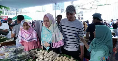 Hamil Muda, Kartika Putri dan Suami Cari Takjil di Pasar Benhil