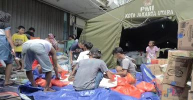 Berpuasa di Tenda Pengungsian Pasca Kebakaran Kampung Bandan